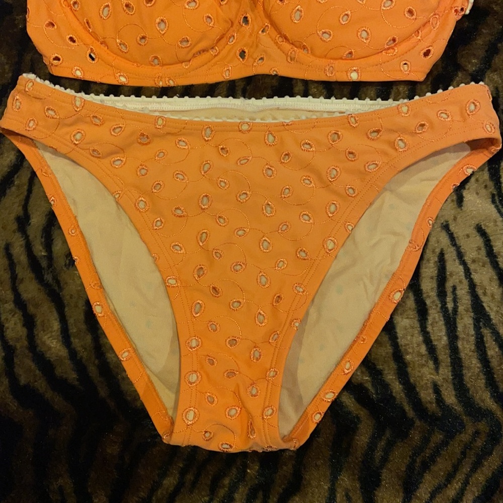 Bikini - Picture 3 of 4